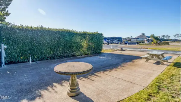 6225 N Coast, Newport, OR 97365