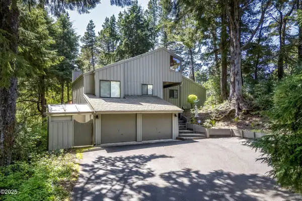 10 Fairway Ln, Gleneden Beach, OR 97388
