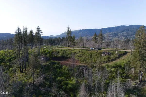 32 NE Highland, Otis, OR 97368