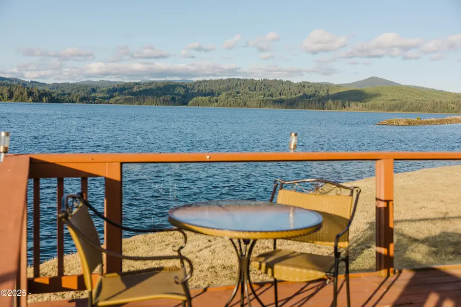 955 NE Mill, Waldport, OR 97394 - Image #2