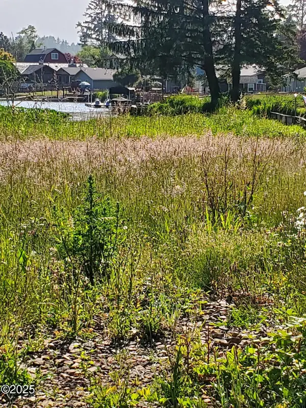 TL1508 + NE East Devils Lake, Lincoln City, OR 97367