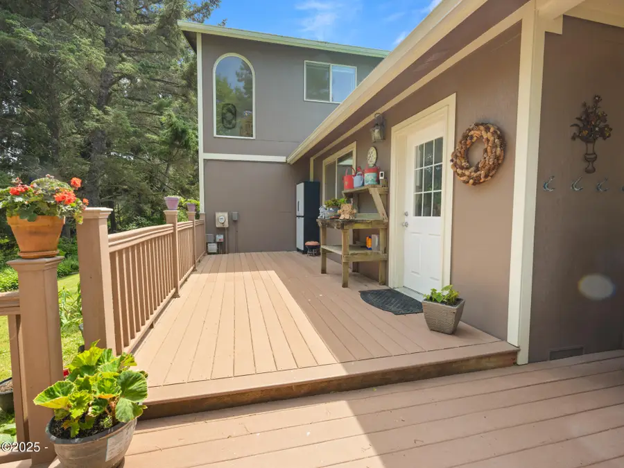 4699 SW Eriksen, Waldport, OR 97394 - Image #3