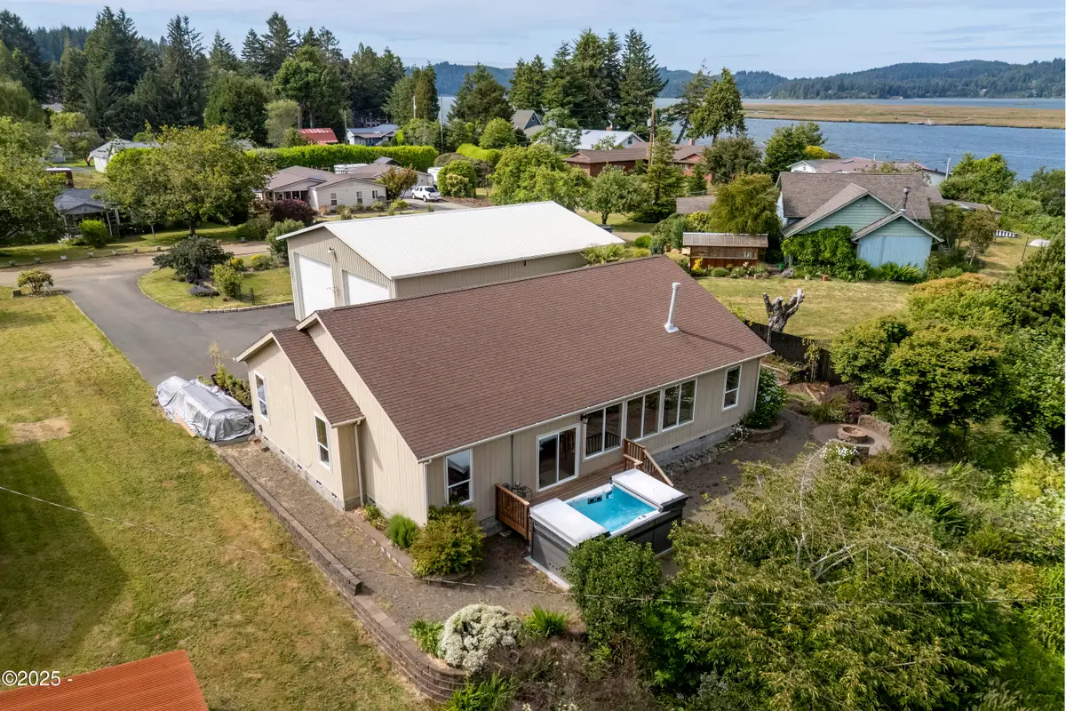 955 SE River View, Waldport, OR 97394 - Image #1
