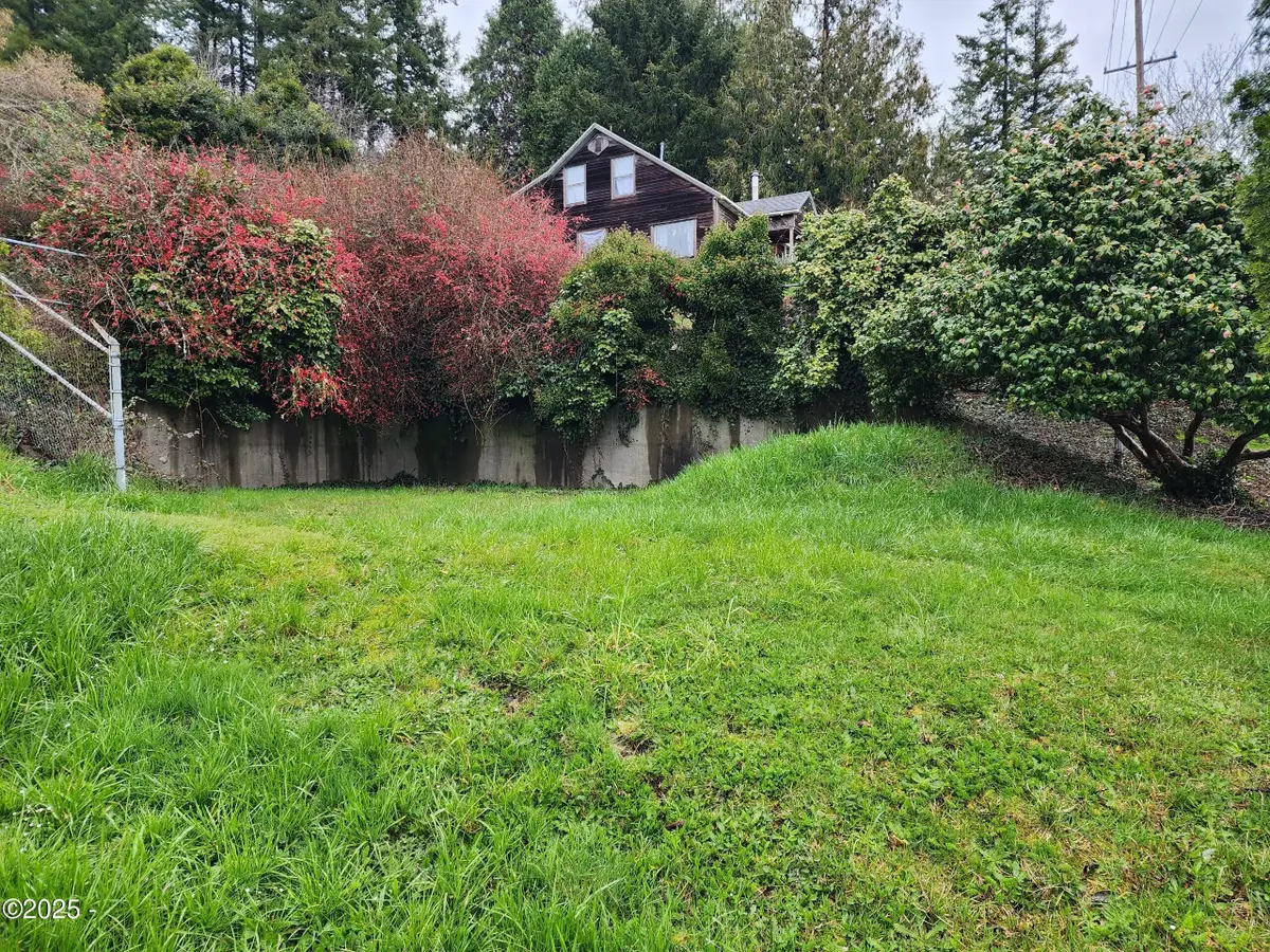 254 NE 3rd, Toledo, OR 97391 - Image #1