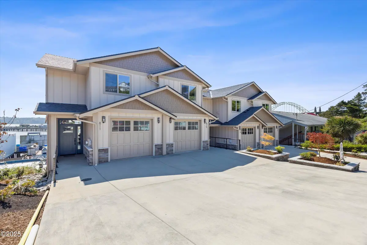 811 SW 13th Street Unit #4, Newport, OR 97365 - Image #1