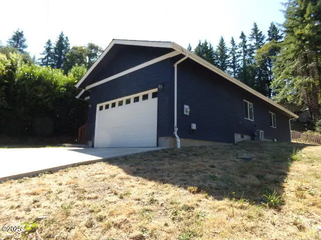 163 NE 6th, Toledo, OR 97391 - Image #2