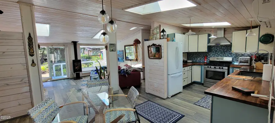 8243 Coast, Seal Rock, OR 97376 - Image #3