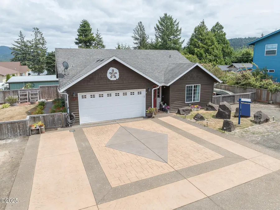 1339 SE Blue Spruce, Waldport, OR 97394 - Image #3
