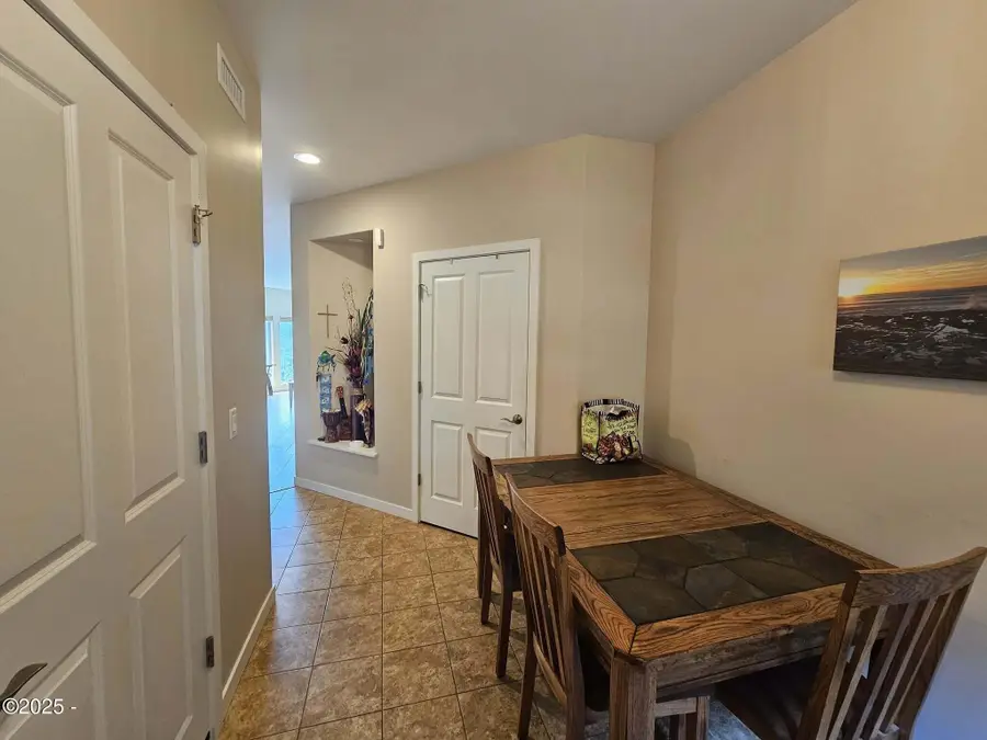 503 Center, Yachats, OR 97498 - Image #3