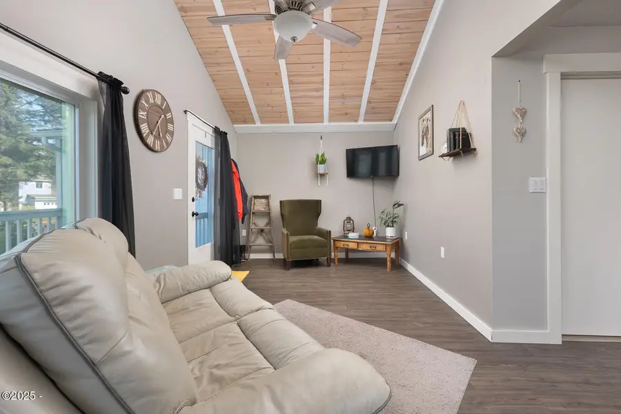 210 SE Surf Ave, Lincoln City, OR 97367 - Image #3