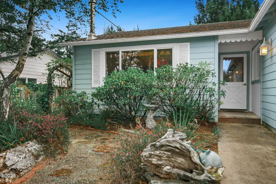 745 SE Bird, Waldport, OR 97394 - Image #2