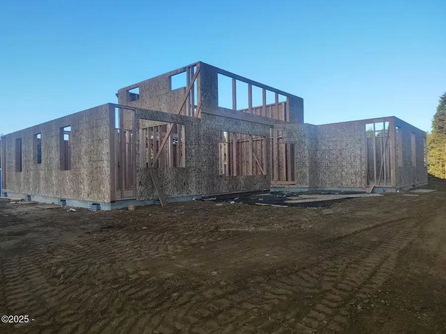 723 SE 42nd, Newport, OR 97366 - Image #2