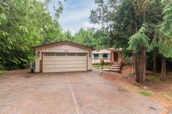 125 School House, Lincoln City, OR 97367