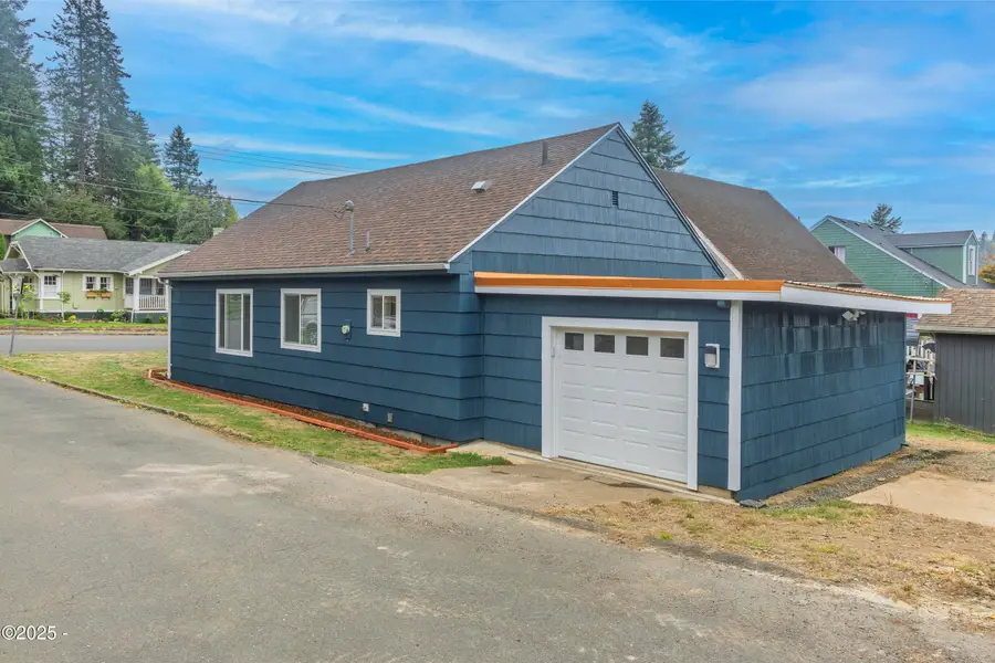 380 E Graham, Toledo, OR 97391 - Image #2