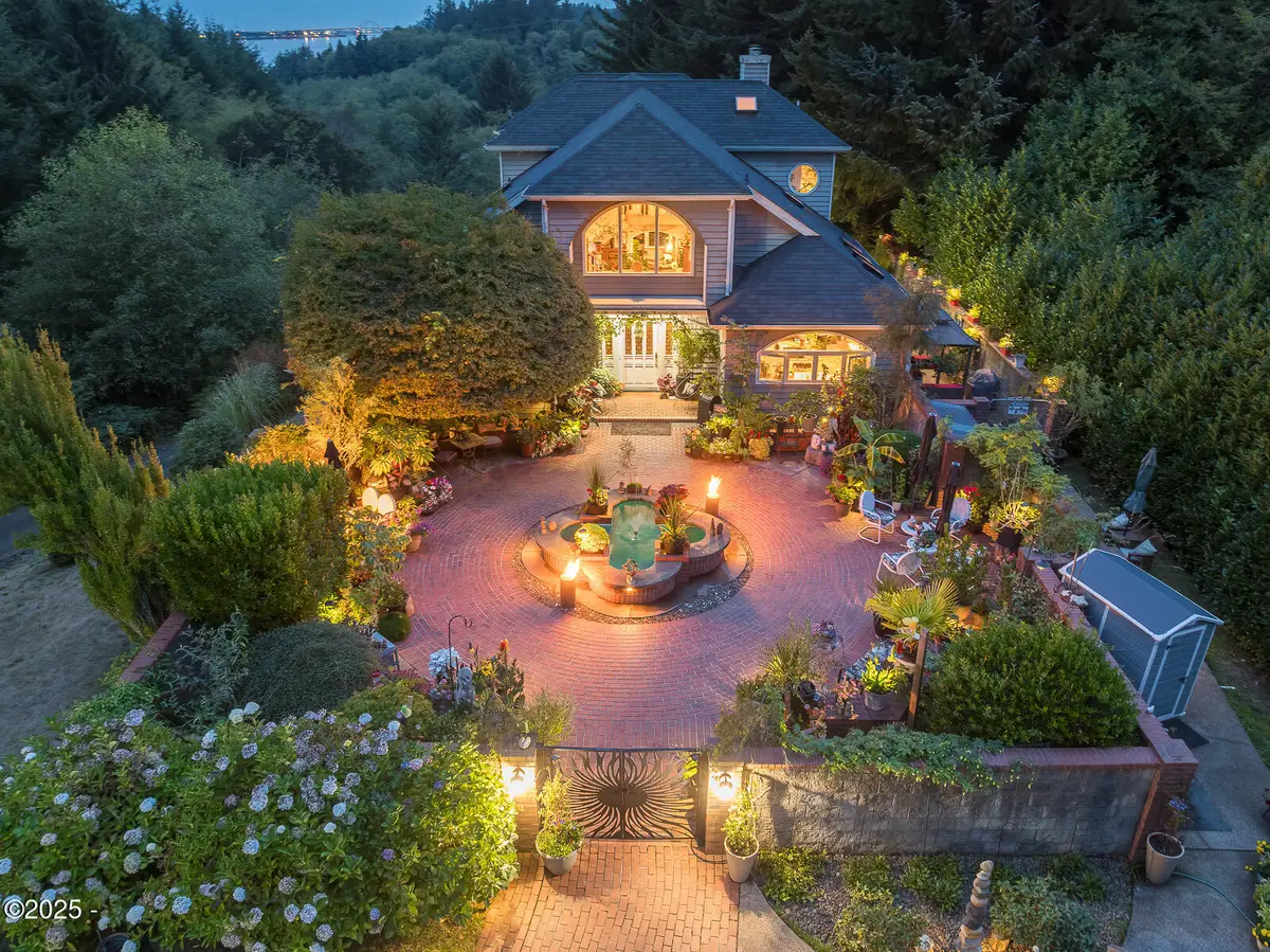 626 N Bayview, Waldport, OR 97394 - Image #1