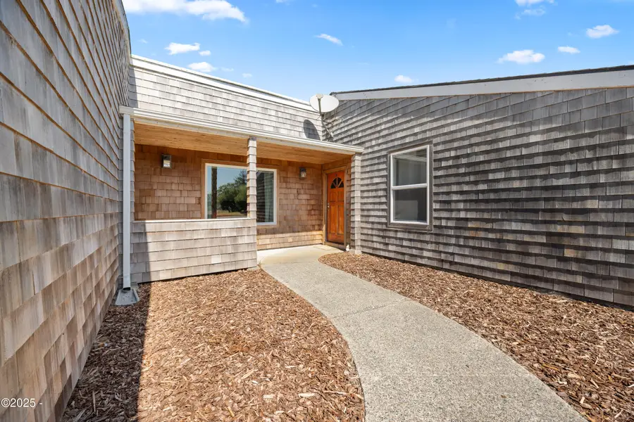 135 NW Cedar, Warrenton, OR 97146 - Image #2