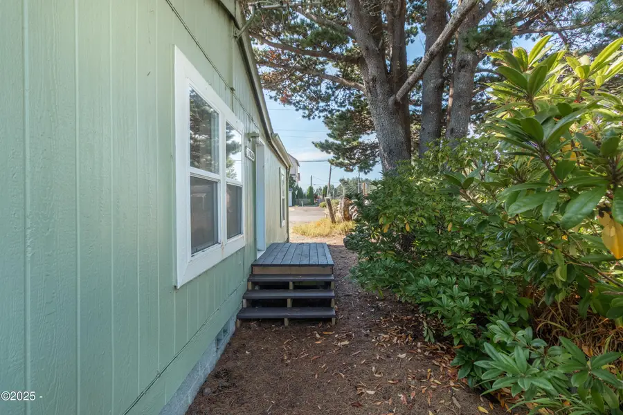 2016 SE 8th, Lincoln City, OR 97367 - Image #2