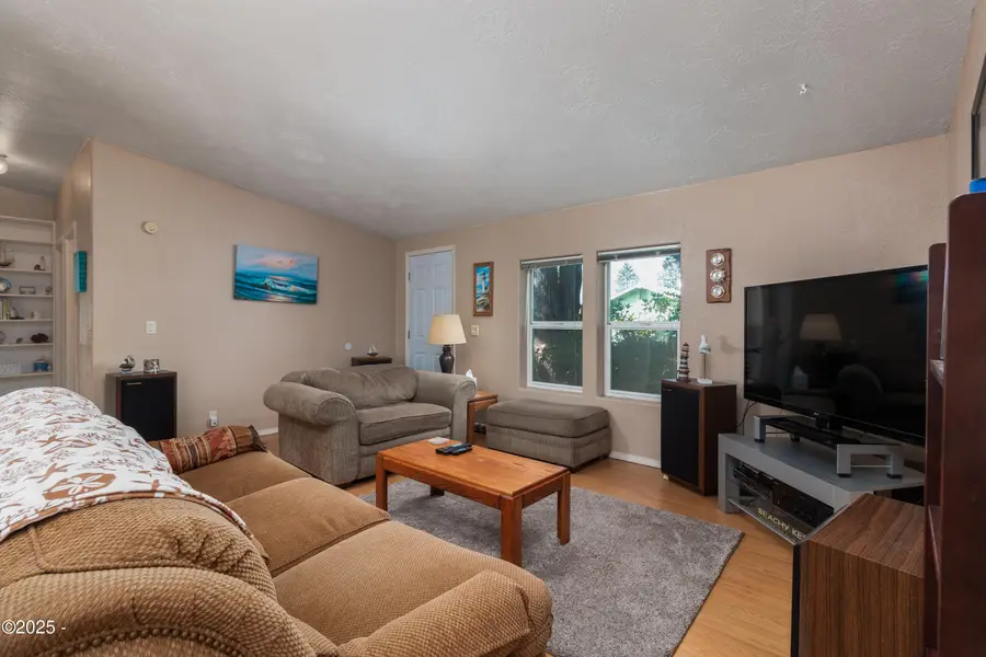 2016 SE 8th, Lincoln City, OR 97367 - Image #3