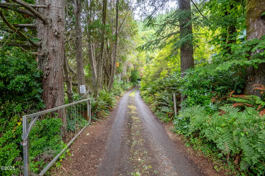 29 Neal, Toledo, OR 97391 - Image #2