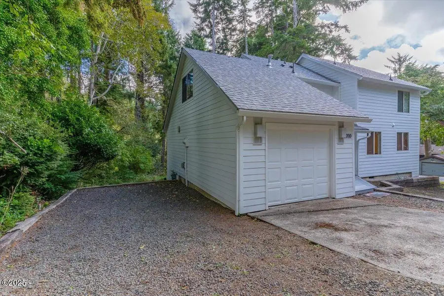 2010 NE Devils Ridge, Lincoln City, OR 97367 - Image #2