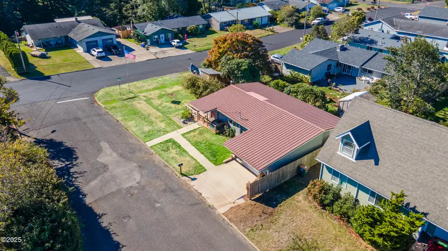 1061 NE Douglas, Newport, OR 97365 - Image #3