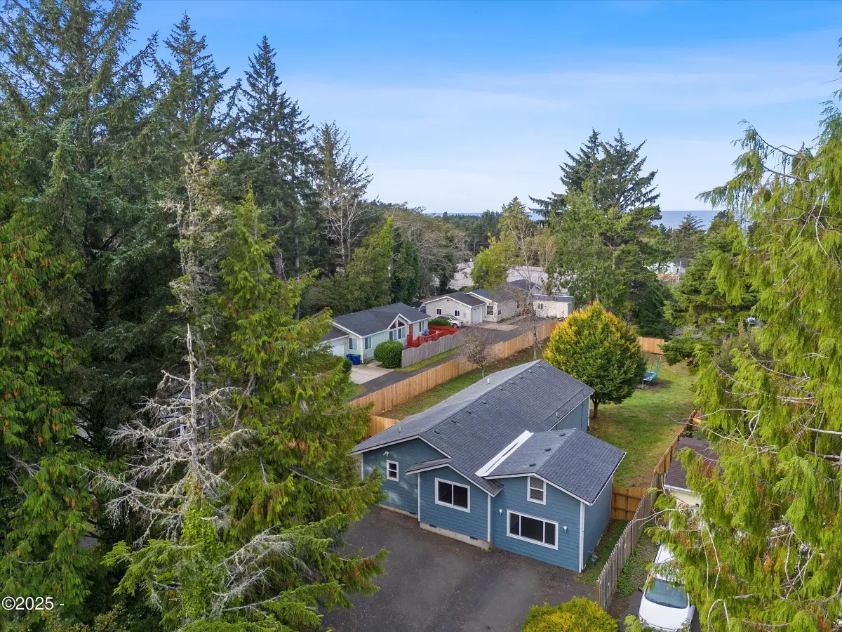 665 SE Indian Trail Ave, Depoe Bay, OR 97341 - Image #1