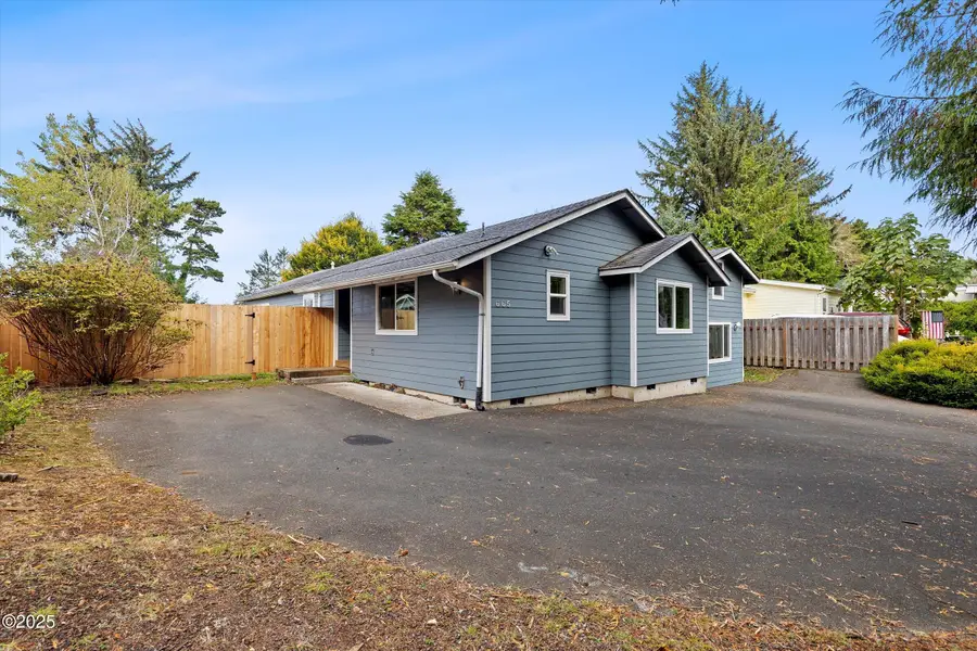 665 SE Indian Trail Ave, Depoe Bay, OR 97341 - Image #2
