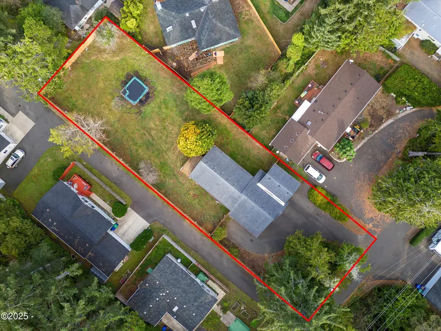 665 SE Indian Trail Ave, Depoe Bay, OR 97341 - Image #3