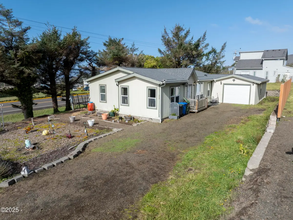 25 8th, Yachats, OR 97498 - Image #1