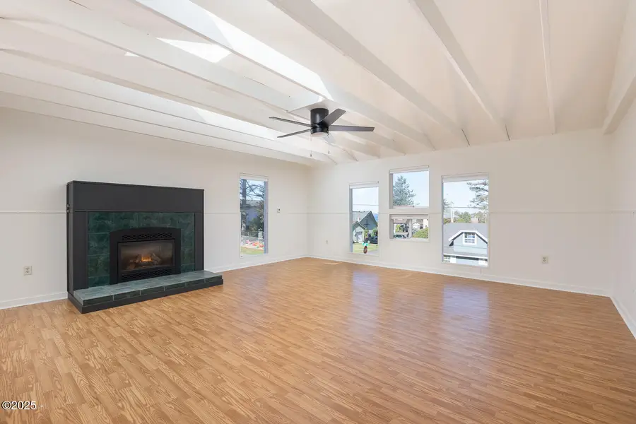 1810 NE 18th St, Lincoln City, OR 97367 - Image #3