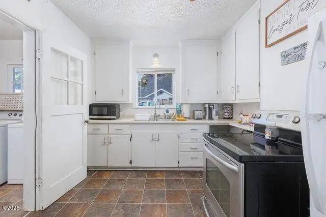 2303 Long, Sweet Home, OR 97386 - Image #3