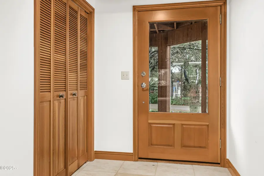 327 Lemwick, Yachats, OR 97498 - Image #3