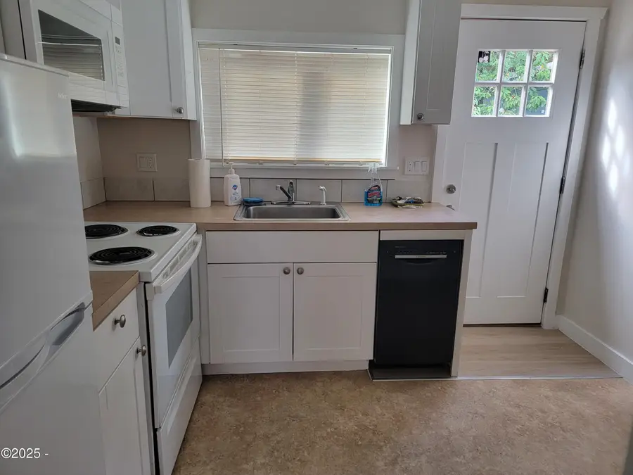 635, 633 & 631 Se Elder, Toledo, OR 97391 - Image #2