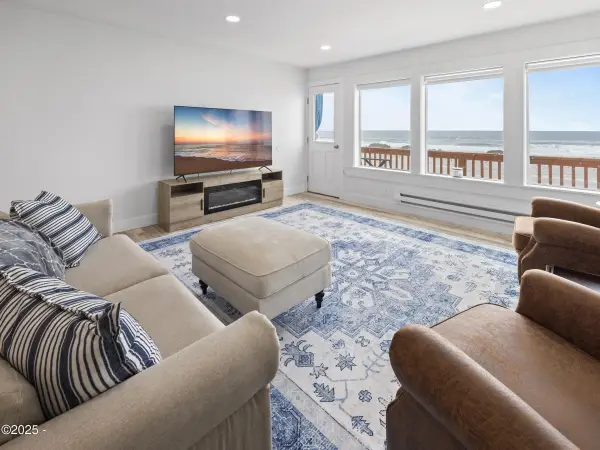 3929 NW Jetty, Lincoln City, OR 97367