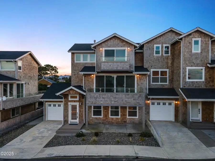 15 Avenue I, Seaside, OR 97138 - Image #2