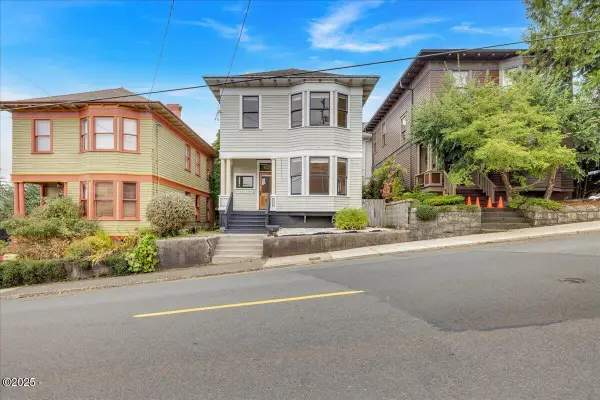 674 11th, Astoria, OR 97103