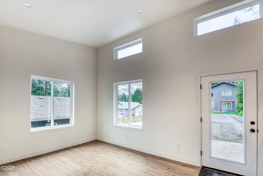 810 SE Beaver, Toledo, OR 97391 - Image #3