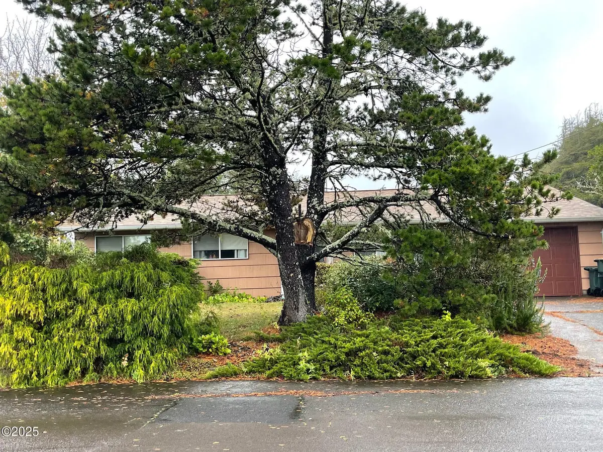 328 NE San-bay-o, Newport, OR 97365 - Image #1