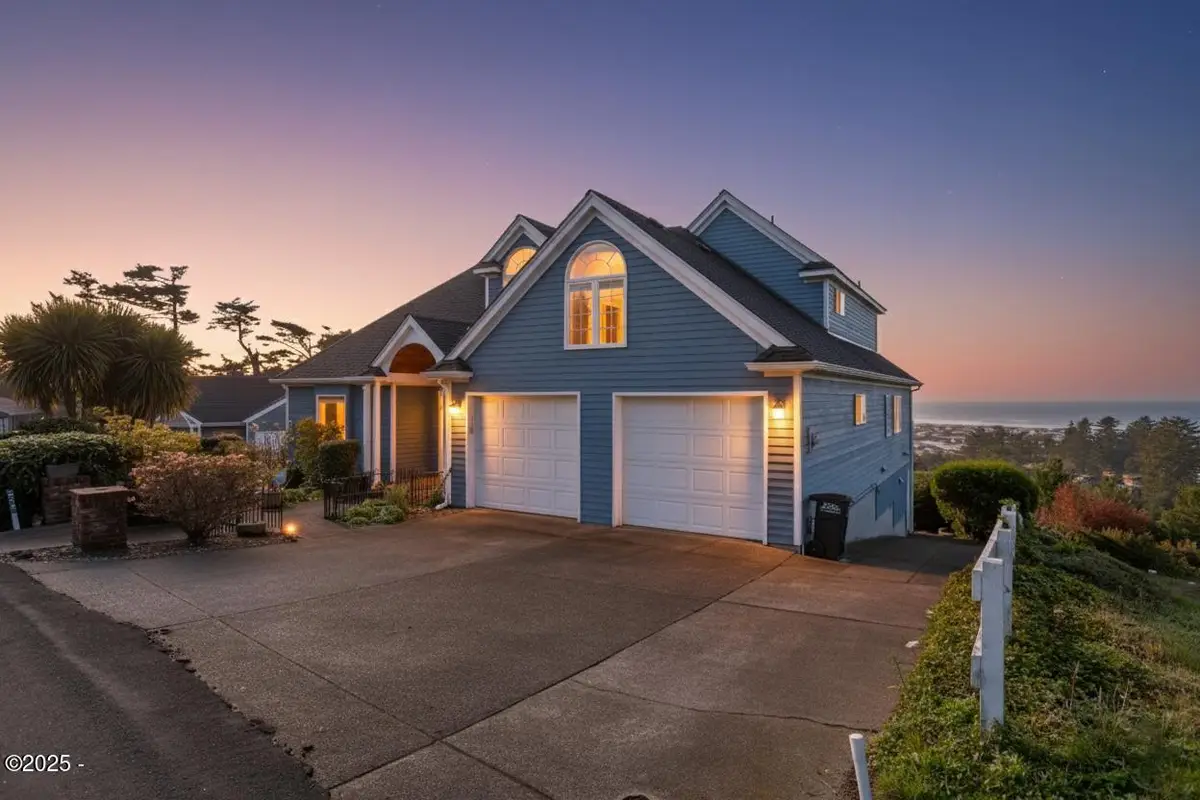 990 NW Highland, Waldport, OR 97394 - Image #1