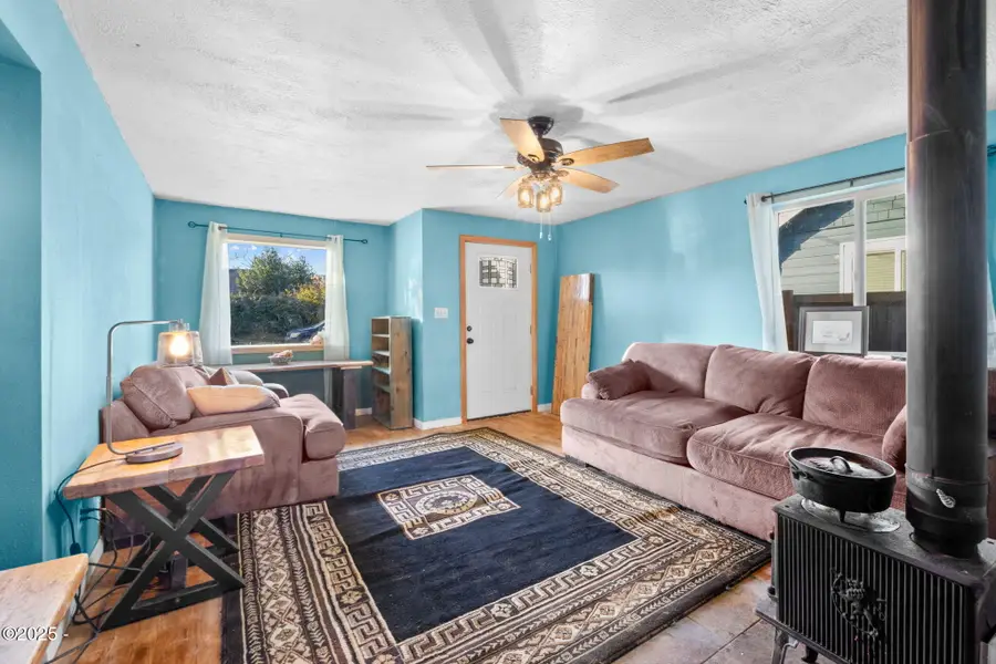 945 NE Commercial, Waldport, OR 97394 - Image #3