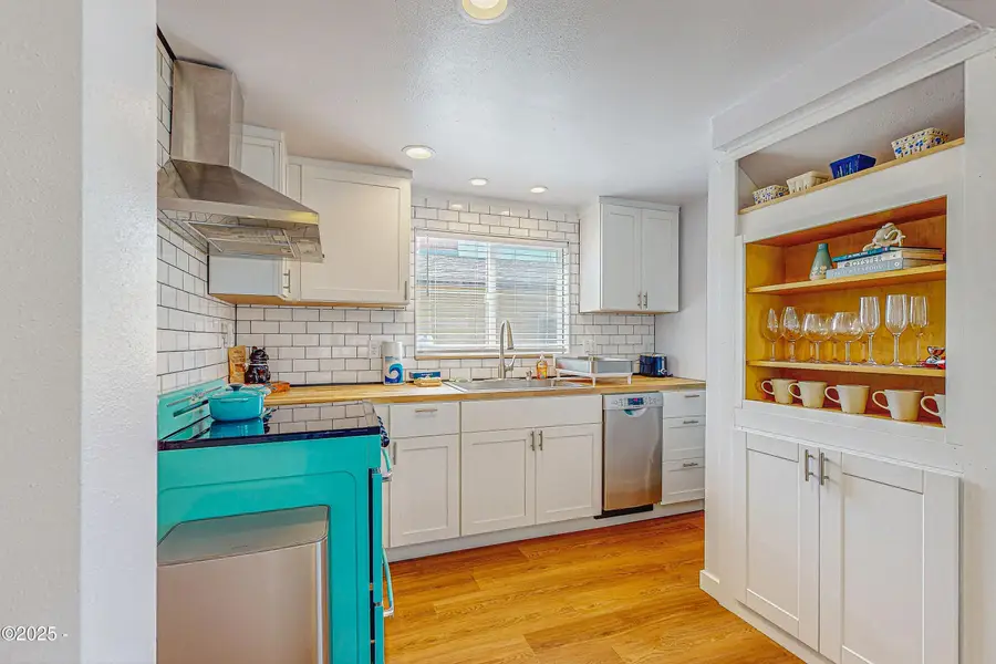 1321 N Pacific, Rockaway Beach, OR 97136 - Image #3