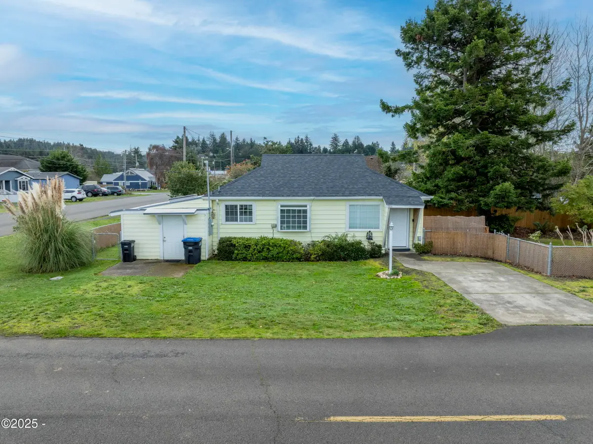 285 NE Grant, Waldport, OR 97394 - Image #1