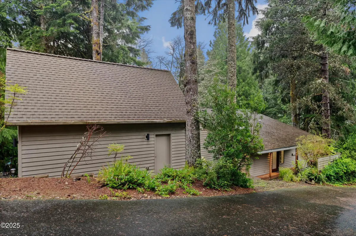 563 Fairway, Gleneden Beach, OR 97388 - Image #1