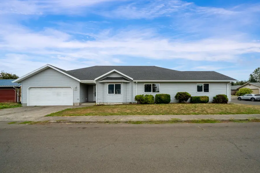 903 Evergreen, Tillamook, OR 97141 - Image #2