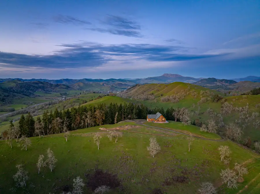 10181 N Umpqua Highway, Roseburg, OR 97470 - #2