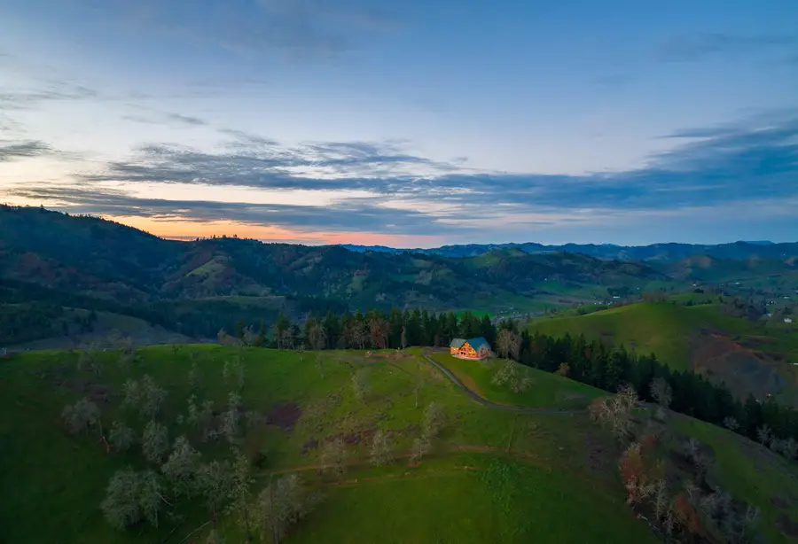 10181 N Umpqua Highway, Roseburg, OR 97470 - #3