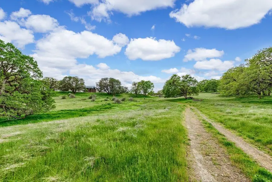 8785 Blackwell Road, Central Point, OR 97502 - #2
