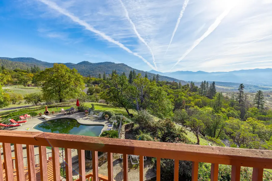6401 Hillcrest Road, Medford, OR 97504 - #2