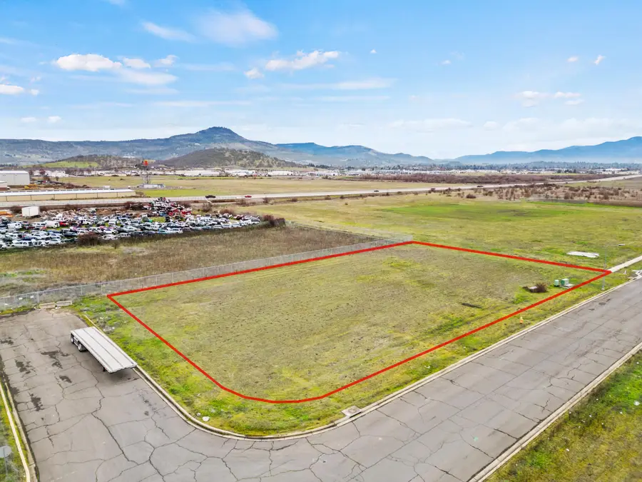 4702 Industry Drive, Medford, OR 97502 - #2