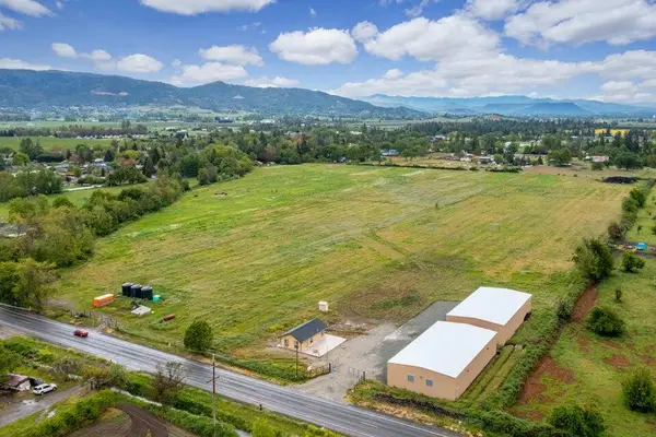 3060 S Stage Road, Medford, OR 97501